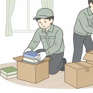 スタッフが丁寧に仕分け・箱詰めする整理作業の様子