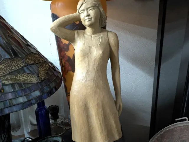 木彫りの女性像（買取例）